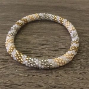 White and gold beaded bracelet